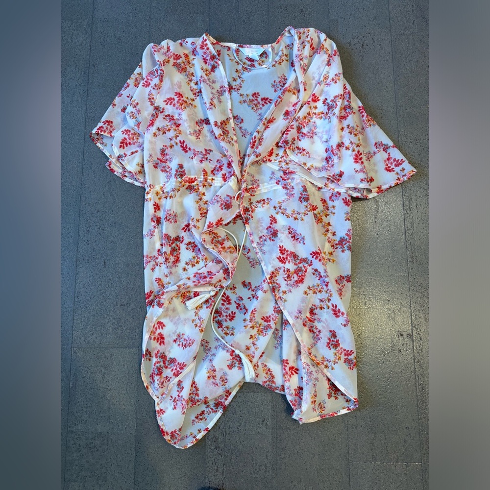 NWOT Lauren Conrad sheer floral kimono wrap with tie closure